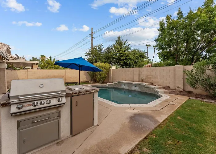 4 Bedroom House With Pool And Gym Holiday home