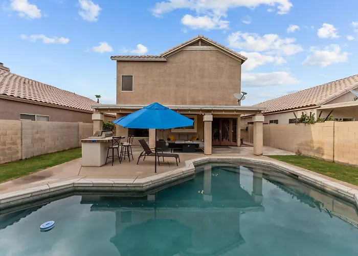 Holiday home 4 Bedroom House With Pool And Gym *