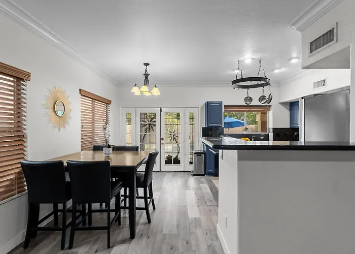 4 Bedroom House With Pool And Gym *