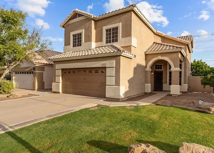 4 Bedroom House With Pool And Gym *